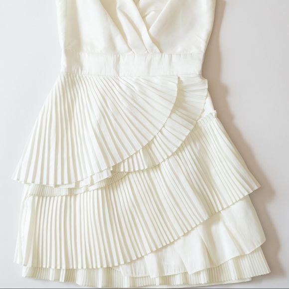 💎 RUFFLE DRESS 💎 - Picture 2 of 5